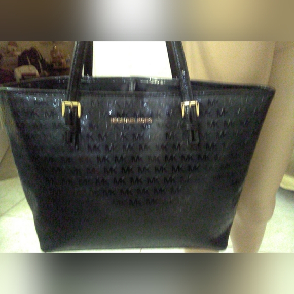AMAZING MICHAEL KORS TOTE BAG MONOGRAM BLACK INTERIOR ADJ. STRAPS LARGE FAB COND - Picture 4 of 9